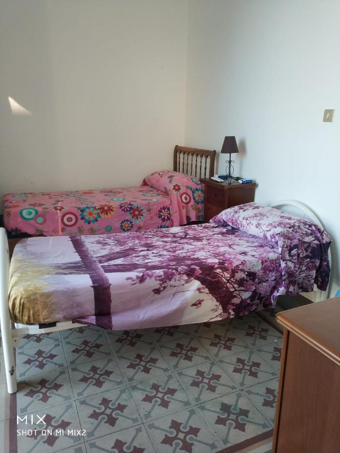 Camere Simili A Ostello Solo Per Uomini - Hostel-Like Rooms Only For Man Taranto Exterior photo